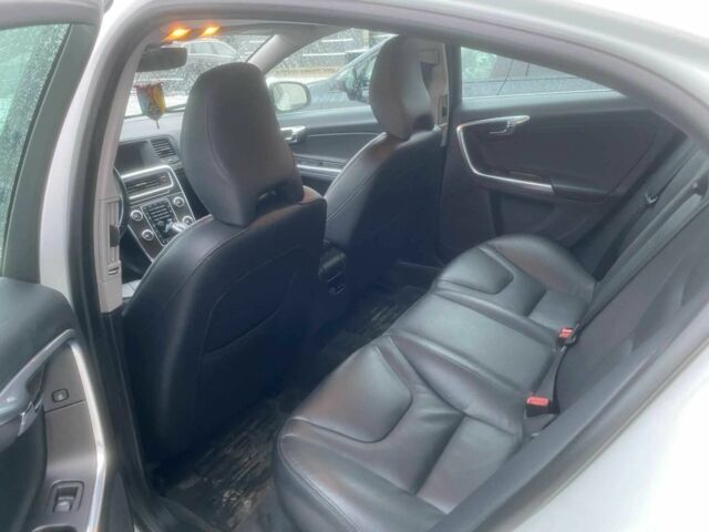 Білий Вольво С60, об'ємом двигуна 2.5 л та пробігом 250 тис. км за 11500 $, фото 13 на Automoto.ua