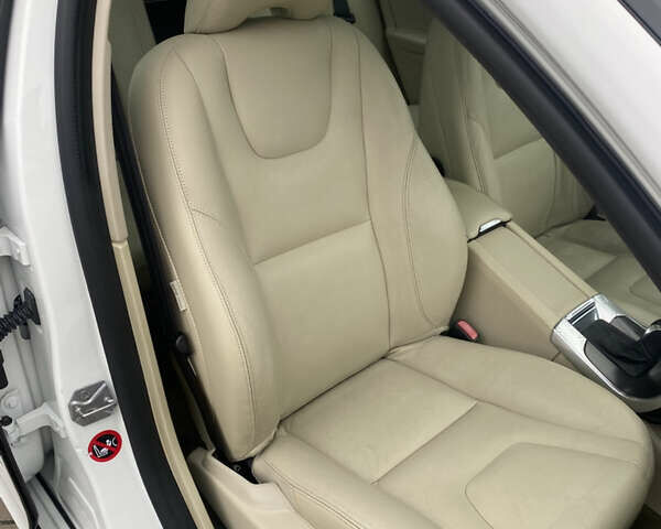 Белый Вольво С60, объемом двигателя 2 л и пробегом 260 тыс. км за 8300 $, фото 24 на Automoto.ua