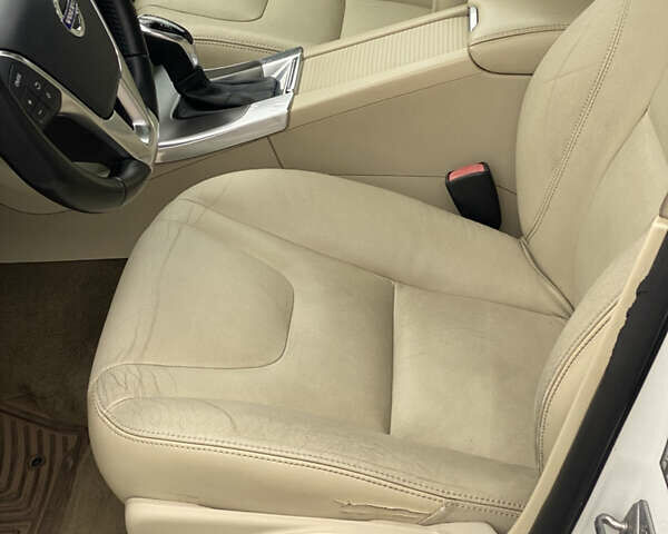 Белый Вольво С60, объемом двигателя 2 л и пробегом 260 тыс. км за 8300 $, фото 19 на Automoto.ua