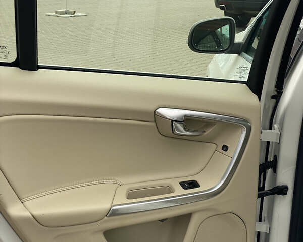 Белый Вольво С60, объемом двигателя 2 л и пробегом 260 тыс. км за 8300 $, фото 31 на Automoto.ua