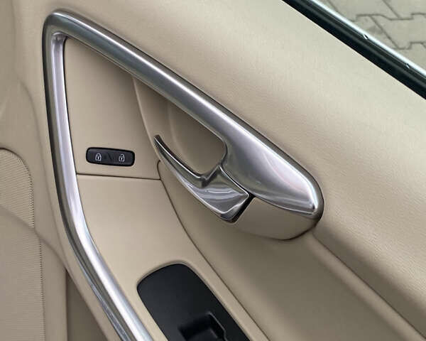 Белый Вольво С60, объемом двигателя 2 л и пробегом 260 тыс. км за 8300 $, фото 26 на Automoto.ua