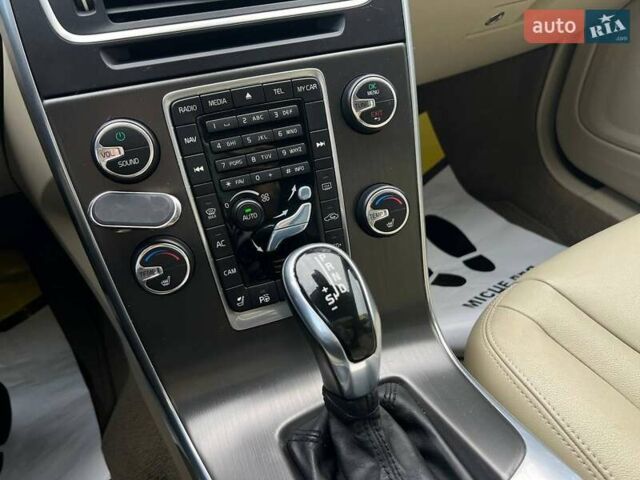 Білий Вольво С60, об'ємом двигуна 1.97 л та пробігом 176 тис. км за 13500 $, фото 17 на Automoto.ua