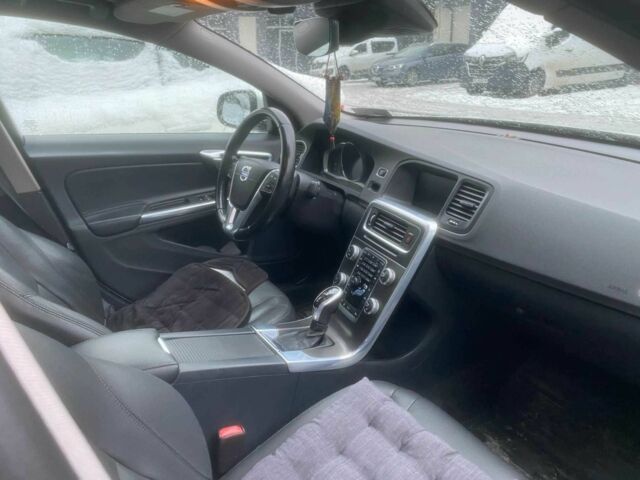 Білий Вольво С60, об'ємом двигуна 2.5 л та пробігом 250 тис. км за 11500 $, фото 12 на Automoto.ua