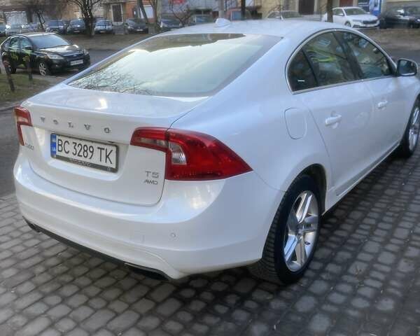 Белый Вольво С60, объемом двигателя 2.52 л и пробегом 244 тыс. км за 12600 $, фото 4 на Automoto.ua