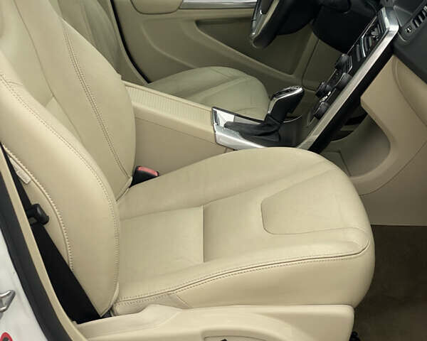 Белый Вольво С60, объемом двигателя 2 л и пробегом 260 тыс. км за 8300 $, фото 23 на Automoto.ua