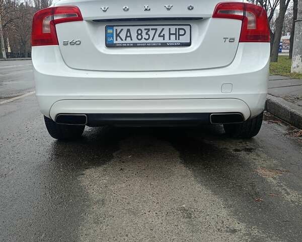 Белый Вольво С60, объемом двигателя 1.98 л и пробегом 146 тыс. км за 10500 $, фото 3 на Automoto.ua