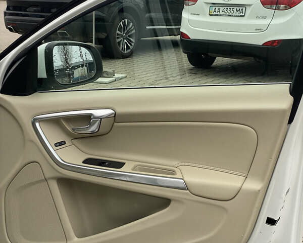 Белый Вольво С60, объемом двигателя 2 л и пробегом 260 тыс. км за 8300 $, фото 25 на Automoto.ua