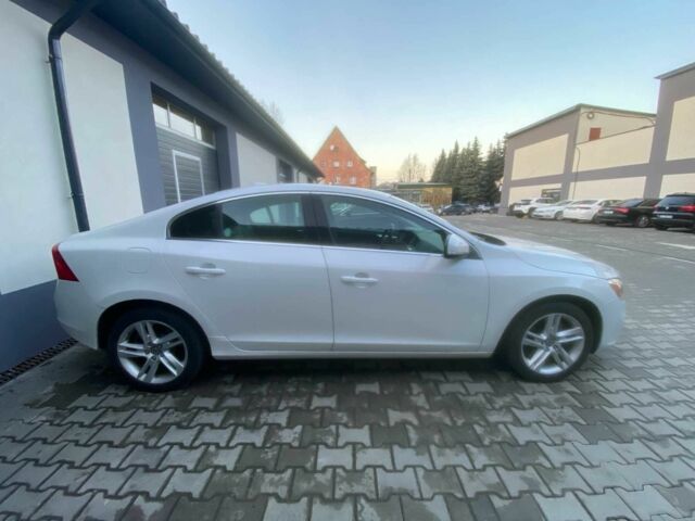 Білий Вольво С60, об'ємом двигуна 2.5 л та пробігом 250 тис. км за 11500 $, фото 6 на Automoto.ua