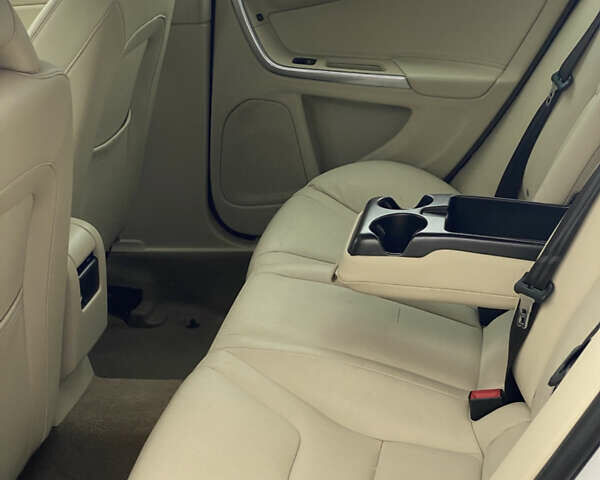 Белый Вольво С60, объемом двигателя 2 л и пробегом 260 тыс. км за 8300 $, фото 30 на Automoto.ua