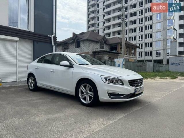 Белый Вольво С60, объемом двигателя 2.5 л и пробегом 130 тыс. км за 12500 $, фото 1 на Automoto.ua