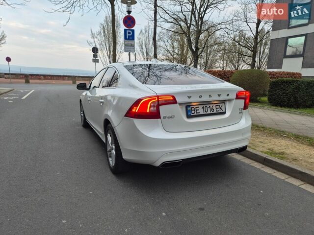 Белый Вольво С60, объемом двигателя 2.52 л и пробегом 314 тыс. км за 11600 $, фото 3 на Automoto.ua