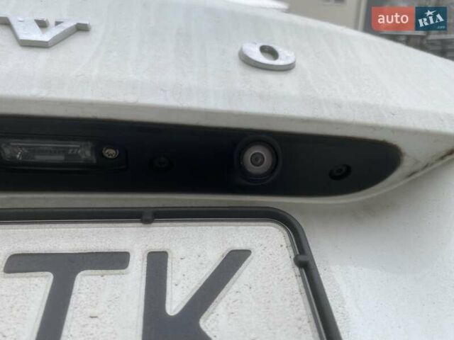Белый Вольво С60, объемом двигателя 2.52 л и пробегом 244 тыс. км за 12600 $, фото 25 на Automoto.ua