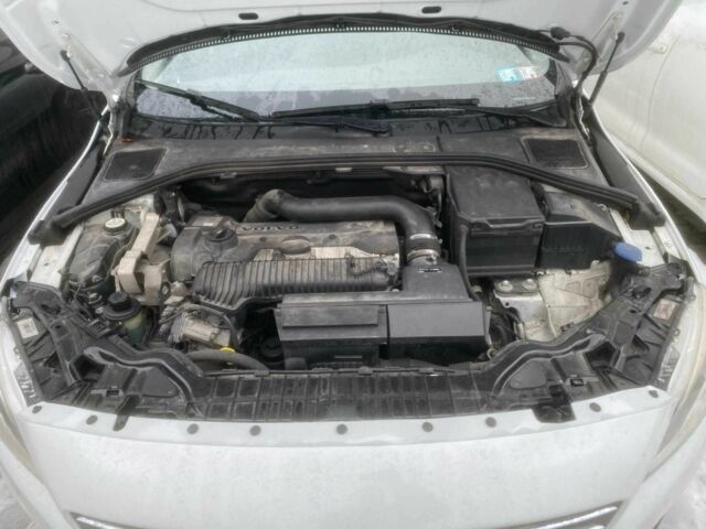 Білий Вольво С60, об'ємом двигуна 2.5 л та пробігом 250 тис. км за 11500 $, фото 23 на Automoto.ua