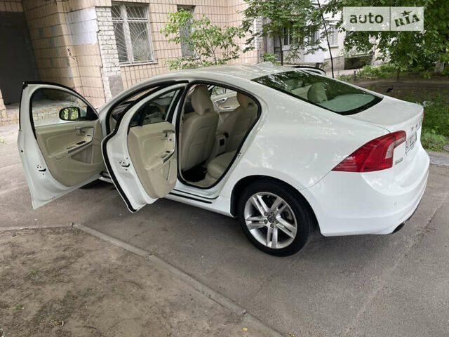 Белый Вольво С60, объемом двигателя 2 л и пробегом 218 тыс. км за 13000 $, фото 4 на Automoto.ua