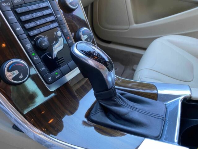 Белый Вольво С60, объемом двигателя 2 л и пробегом 80 тыс. км за 7500 $, фото 12 на Automoto.ua