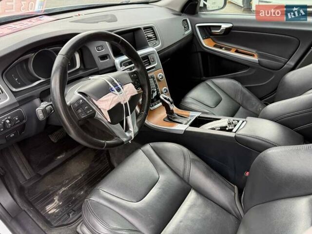 Белый Вольво С60, объемом двигателя 2.52 л и пробегом 118 тыс. км за 8900 $, фото 10 на Automoto.ua