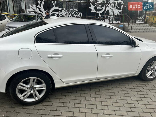 Белый Вольво С60, объемом двигателя 1.97 л и пробегом 178 тыс. км за 14300 $, фото 13 на Automoto.ua