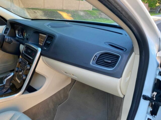 Белый Вольво С60, объемом двигателя 2 л и пробегом 80 тыс. км за 7500 $, фото 10 на Automoto.ua