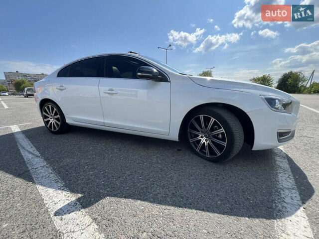 Белый Вольво С60, объемом двигателя 1.97 л и пробегом 137 тыс. км за 14200 $, фото 1 на Automoto.ua