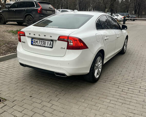 Белый Вольво С60, объемом двигателя 1.97 л и пробегом 178 тыс. км за 14300 $, фото 3 на Automoto.ua