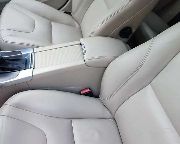 Белый Вольво С60, объемом двигателя 2 л и пробегом 193 тыс. км за 12700 $, фото 9 на Automoto.ua