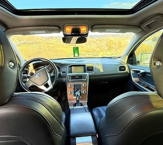 Білий Вольво С60, об'ємом двигуна 2 л та пробігом 32 тис. км за 17000 $, фото 5 на Automoto.ua