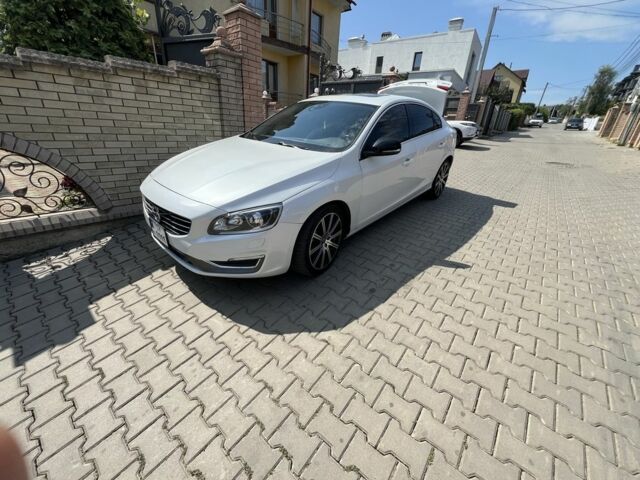 Белый Вольво С60, объемом двигателя 2 л и пробегом 139 тыс. км за 14300 $, фото 1 на Automoto.ua
