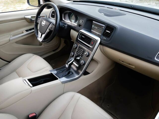 Белый Вольво С60, объемом двигателя 2 л и пробегом 74 тыс. км за 1500 $, фото 10 на Automoto.ua