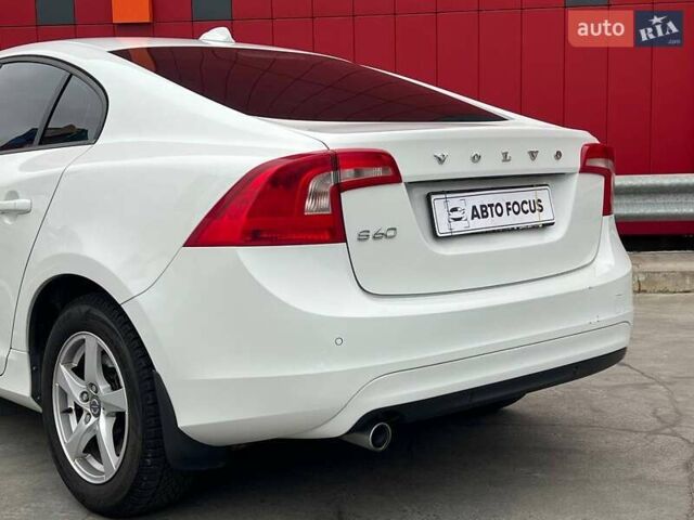 Белый Вольво С60, объемом двигателя 1.98 л и пробегом 215 тыс. км за 12690 $, фото 5 на Automoto.ua