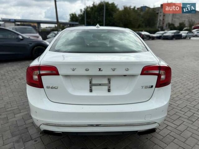 Белый Вольво С60, объемом двигателя 2.52 л и пробегом 118 тыс. км за 8900 $, фото 6 на Automoto.ua