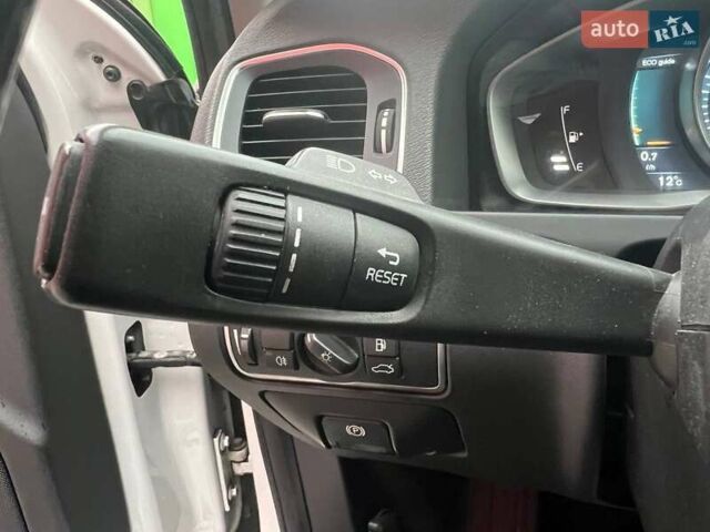 Белый Вольво С60, объемом двигателя 1.98 л и пробегом 215 тыс. км за 14490 $, фото 18 на Automoto.ua