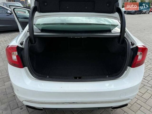 Белый Вольво С60, объемом двигателя 2.52 л и пробегом 118 тыс. км за 8900 $, фото 13 на Automoto.ua