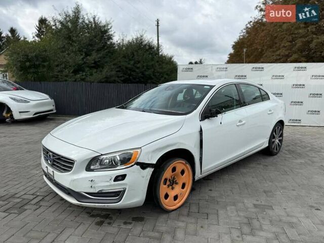 Белый Вольво С60, объемом двигателя 2.52 л и пробегом 118 тыс. км за 8900 $, фото 1 на Automoto.ua