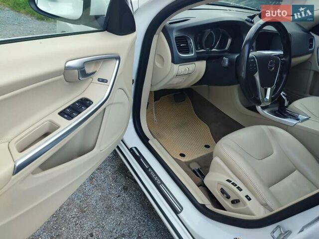 Белый Вольво С60, объемом двигателя 2 л и пробегом 193 тыс. км за 12700 $, фото 6 на Automoto.ua