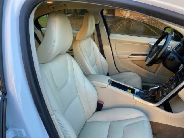 Белый Вольво С60, объемом двигателя 2 л и пробегом 80 тыс. км за 7500 $, фото 8 на Automoto.ua