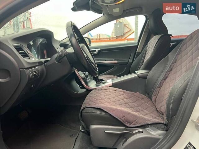 Белый Вольво С60, объемом двигателя 1.98 л и пробегом 215 тыс. км за 14490 $, фото 10 на Automoto.ua