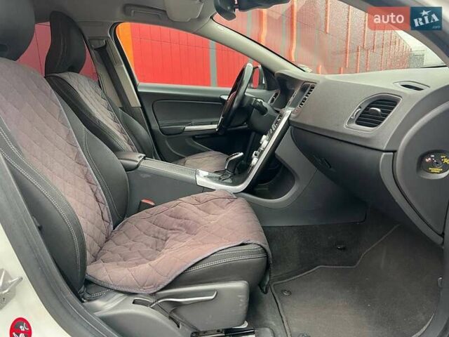 Белый Вольво С60, объемом двигателя 1.98 л и пробегом 215 тыс. км за 14490 $, фото 9 на Automoto.ua