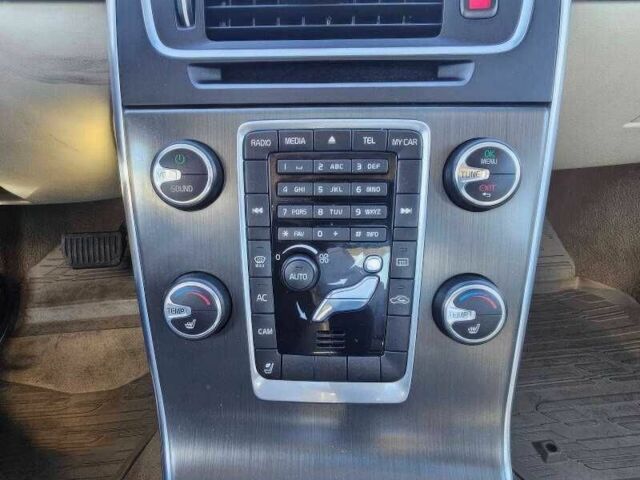 Білий Вольво С60, об'ємом двигуна 2.5 л та пробігом 110 тис. км за 1500 $, фото 11 на Automoto.ua