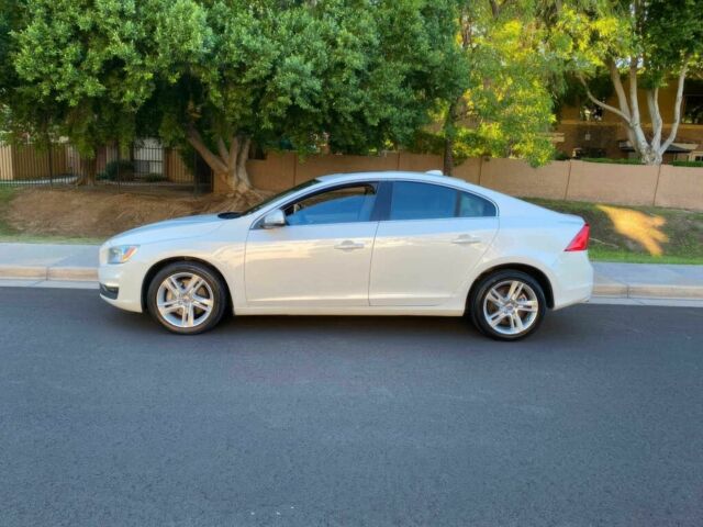 Белый Вольво С60, объемом двигателя 2 л и пробегом 80 тыс. км за 7500 $, фото 3 на Automoto.ua