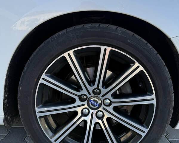 Белый Вольво С60, объемом двигателя 1.97 л и пробегом 176 тыс. км за 13500 $, фото 8 на Automoto.ua