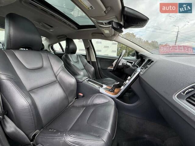 Белый Вольво С60, объемом двигателя 2.52 л и пробегом 118 тыс. км за 8900 $, фото 9 на Automoto.ua