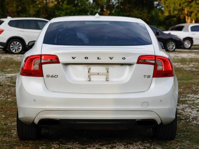 Белый Вольво С60, объемом двигателя 2 л и пробегом 74 тыс. км за 1500 $, фото 5 на Automoto.ua