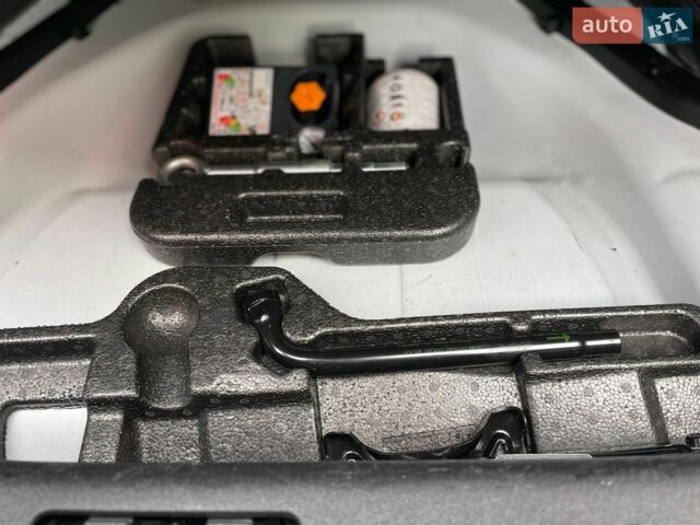 Білий Вольво С60, об'ємом двигуна 2 л та пробігом 149 тис. км за 12900 $, фото 41 на Automoto.ua