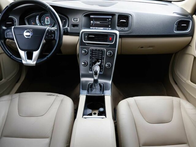 Белый Вольво С60, объемом двигателя 2 л и пробегом 74 тыс. км за 1500 $, фото 14 на Automoto.ua