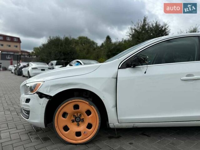 Белый Вольво С60, объемом двигателя 2.52 л и пробегом 118 тыс. км за 8900 $, фото 3 на Automoto.ua