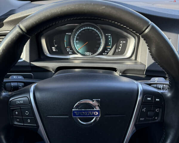 Белый Вольво С60, объемом двигателя 1.97 л и пробегом 176 тыс. км за 13500 $, фото 13 на Automoto.ua