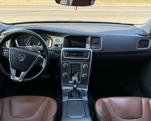 Белый Вольво С60, объемом двигателя 1.97 л и пробегом 176 тыс. км за 13500 $, фото 9 на Automoto.ua