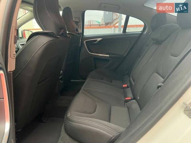 Белый Вольво С60, объемом двигателя 1.98 л и пробегом 215 тыс. км за 12690 $, фото 11 на Automoto.ua