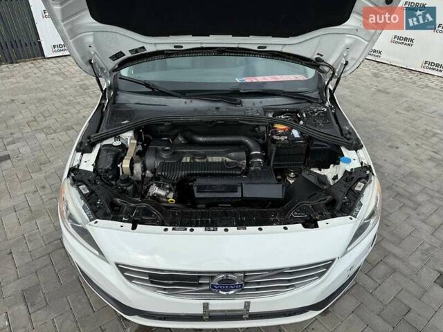 Белый Вольво С60, объемом двигателя 2.52 л и пробегом 118 тыс. км за 8900 $, фото 2 на Automoto.ua