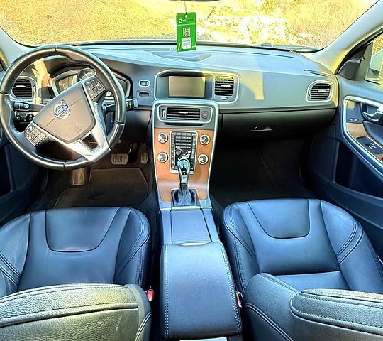 Білий Вольво С60, об'ємом двигуна 2 л та пробігом 32 тис. км за 17000 $, фото 6 на Automoto.ua